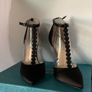 Blue by Betsey Johnson Black Heart T-Strap Adorned Heels EUC